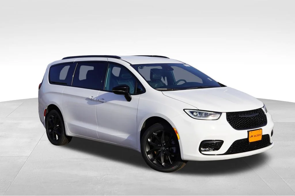 2026 Chrysler Pacifica Select AWD's photo