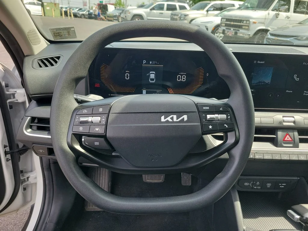 2025 Kia K4 LXS - Photo 23