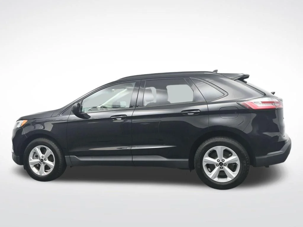 Used 2023 Black Metallic Ford SE image 10