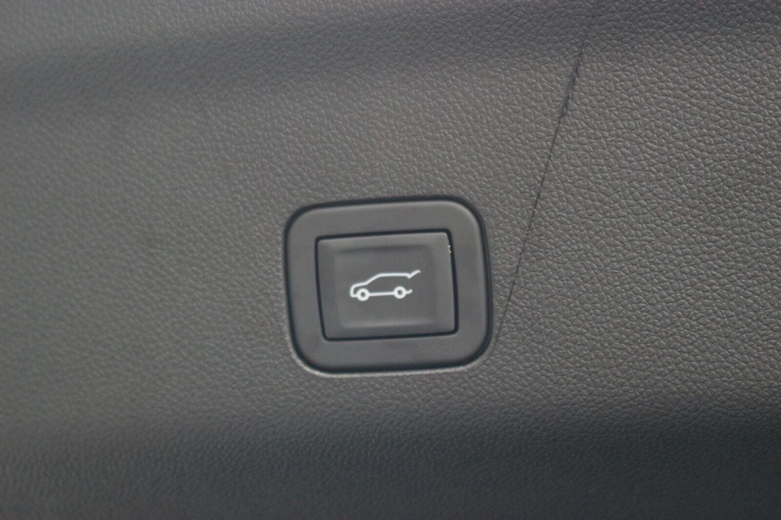 Used 2026 Onyx Black GMC Elevation image 15
