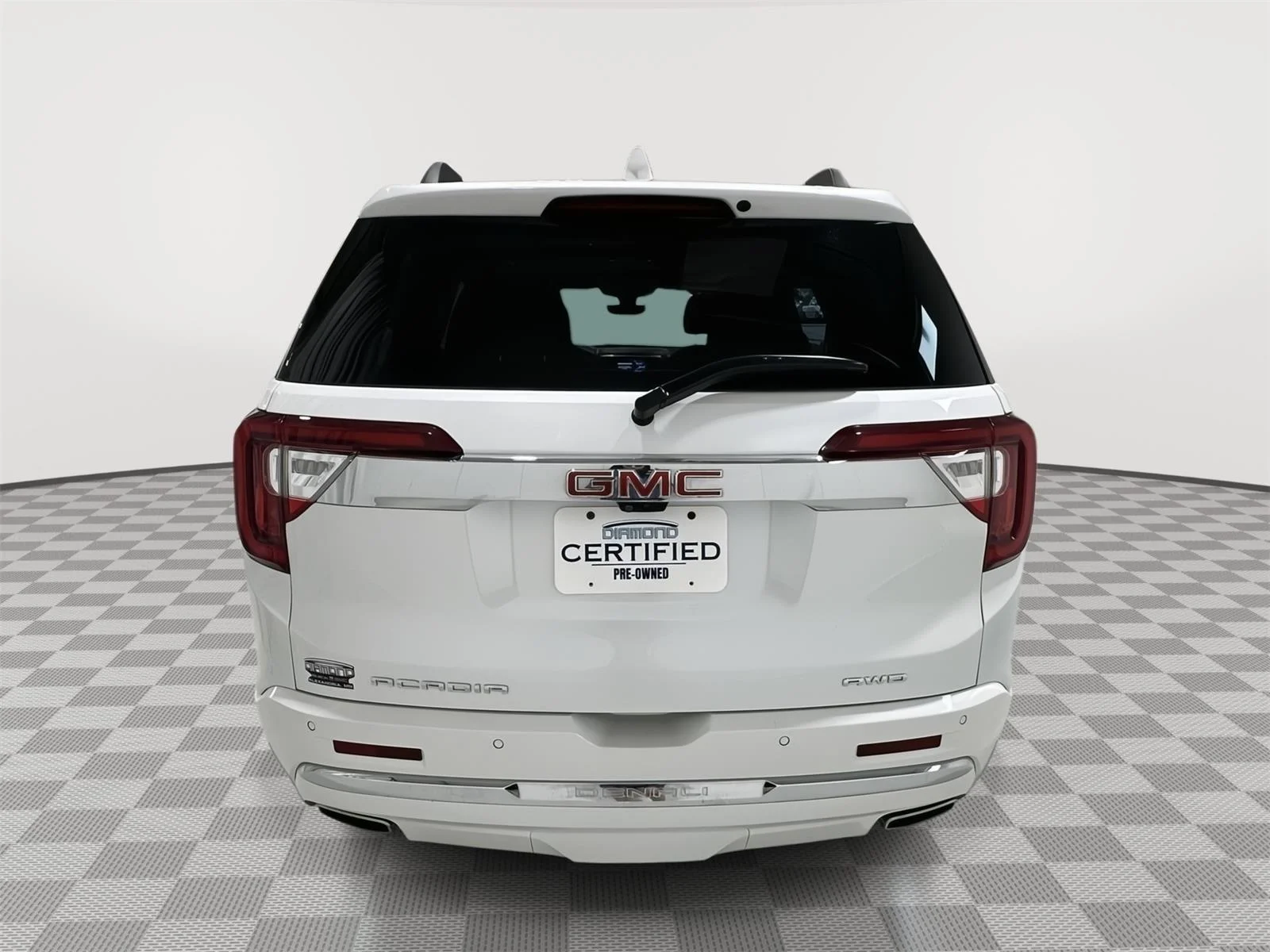 Used 2023 White Frost Tricoat GMC Denali image 4