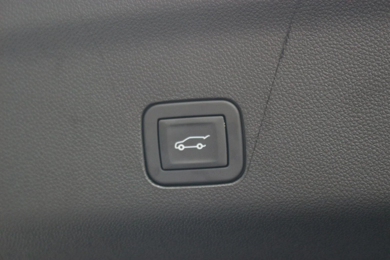 Used 2026 Onyx Black GMC Elevation image 15