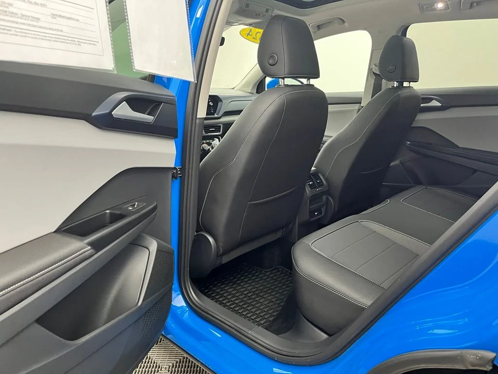 Used 2024 Blue Volkswagen 1.5T SE image 38