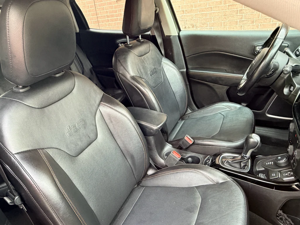 Used 2020 Olive Green Pearlcoat Jeep Limited image 25