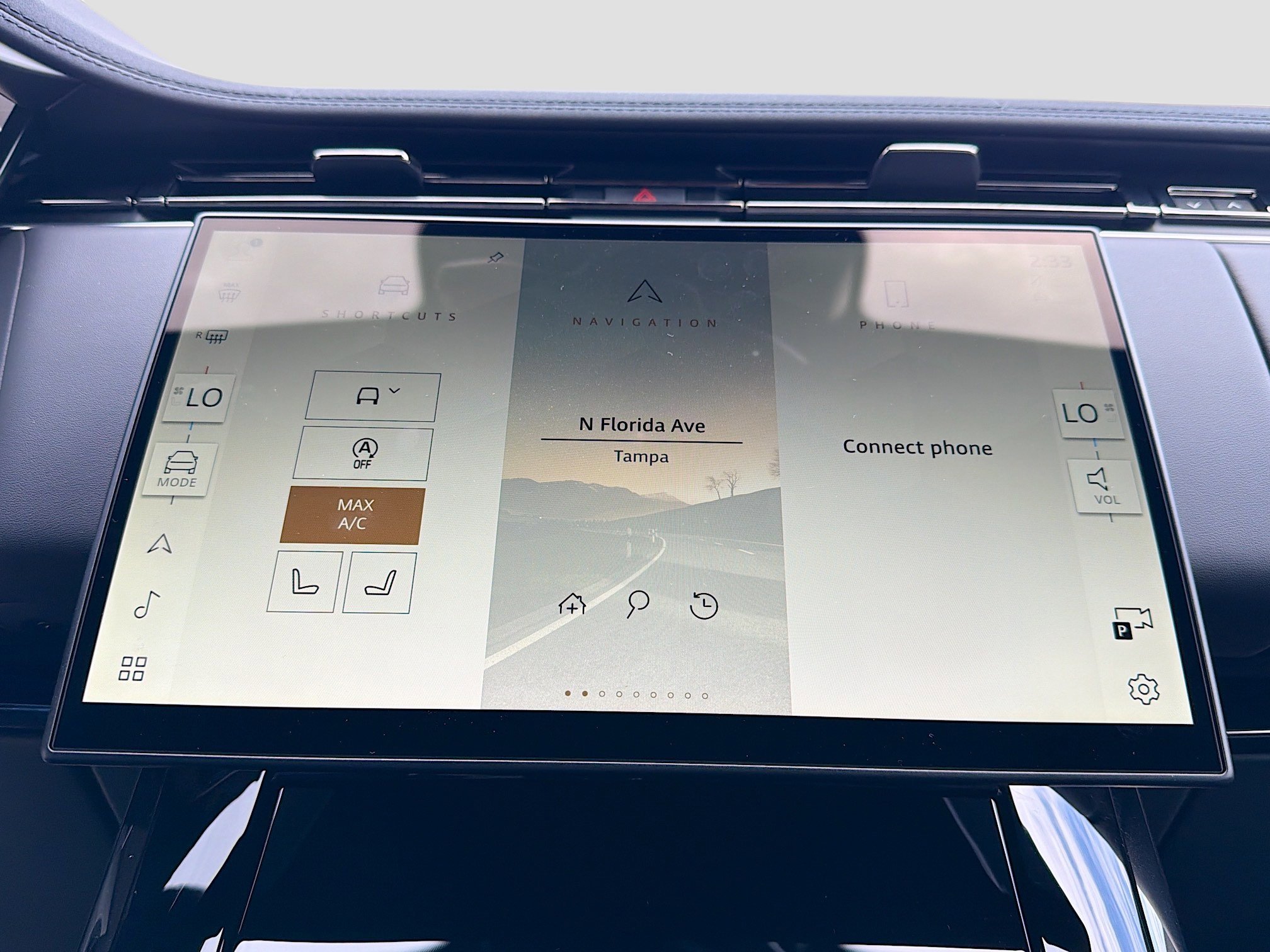 New 2026 Carpathian Grey Land Rover Dynamic SE image 30