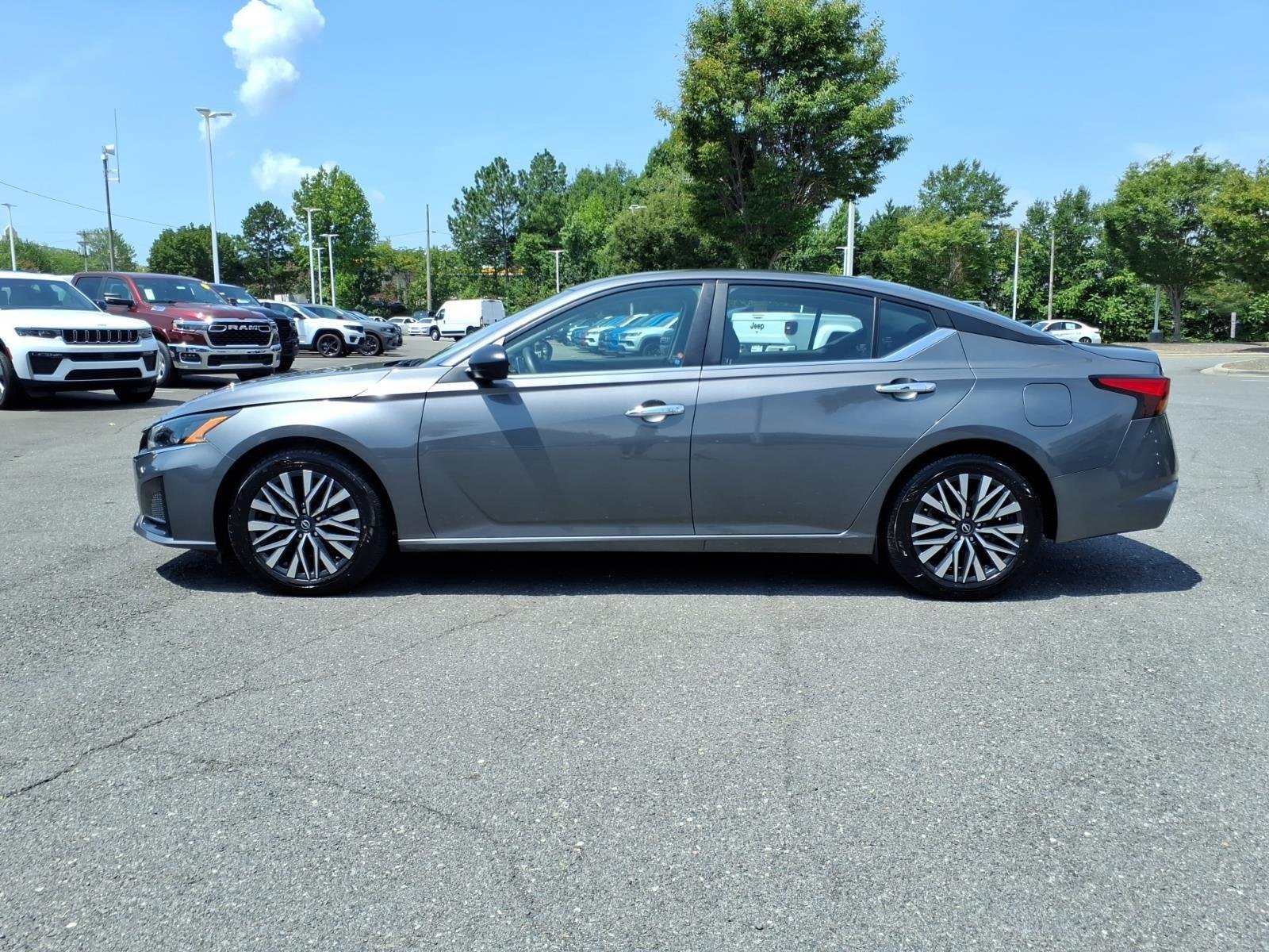 Used 2024 Gun Metallic Nissan 2.5 SV image 3