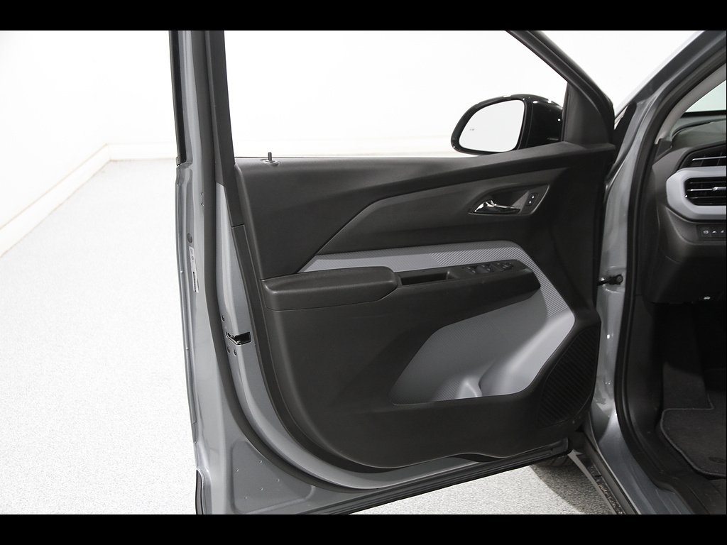 Used 2027 Sterling Gray Metallic Chevrolet LT image 5