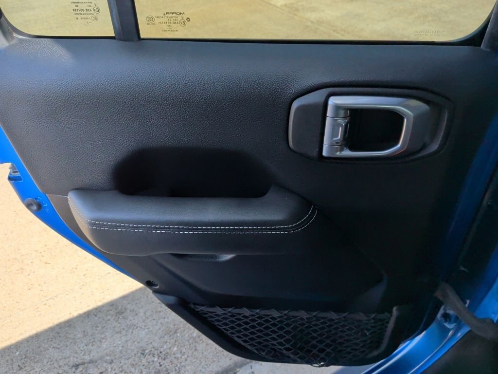 Used 2022 Blue Jeep Overland image 39