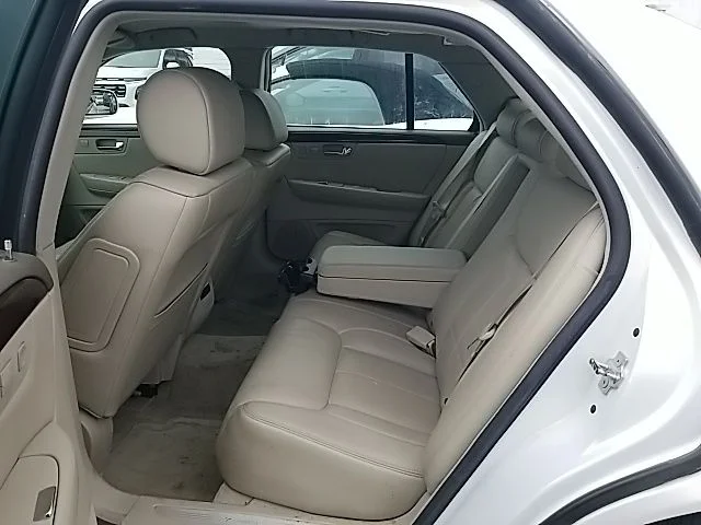 Used 2006 White Cadillac Base image 30