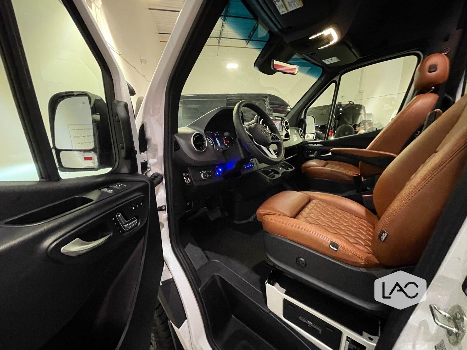Used 2024 MATTE BLACK WRAP/ARTIC WHITE 27NORTH AWD | FALCON Shocks| Lithionics Batteries image 50