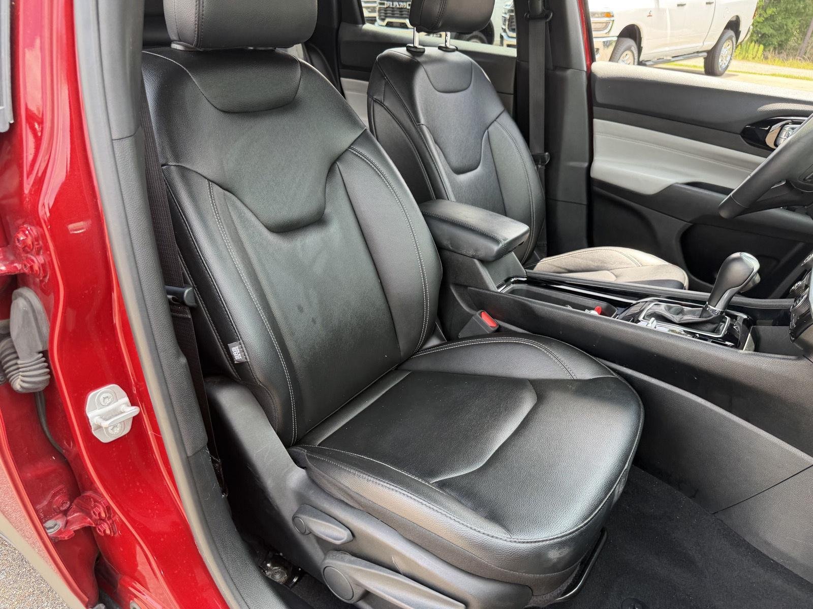 Used 2025 Red Hot Pearlcoat Jeep Limited image 20