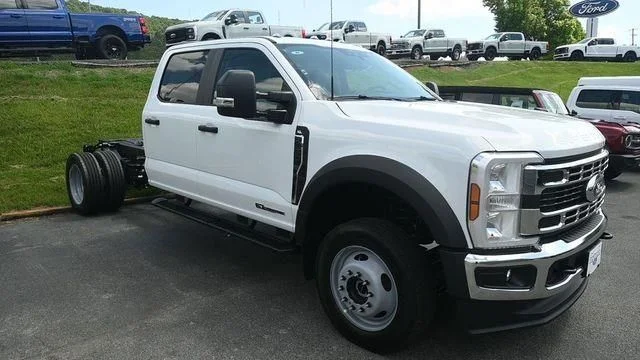 New 2026 Oxford White Ford F-550® XL image 3
