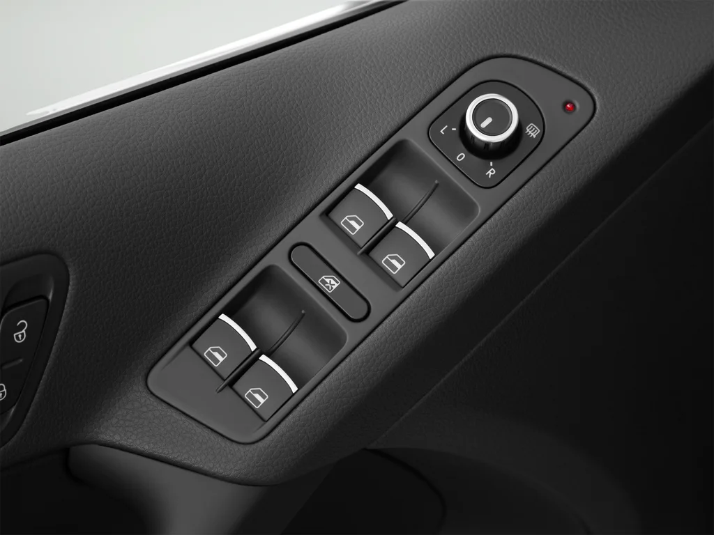 Used 2011 White Volkswagen S image 13