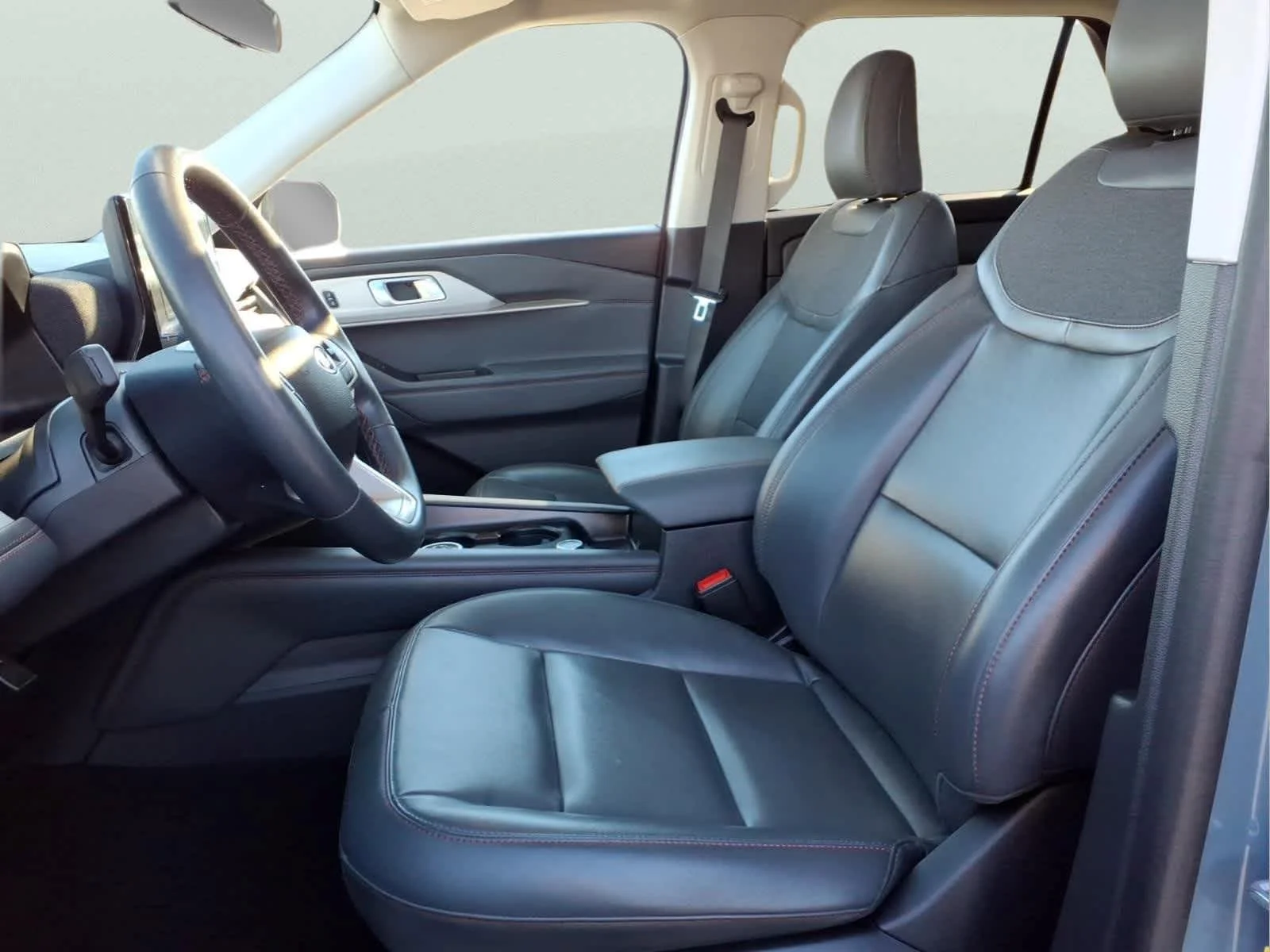 Used 2025 Vapor Blue Ford Active image 15