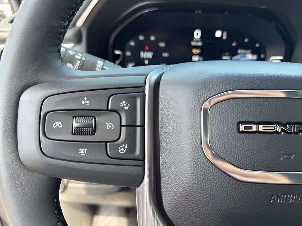 Used 2023 White Frost Tricoat GMC Denali Ultimate image 18