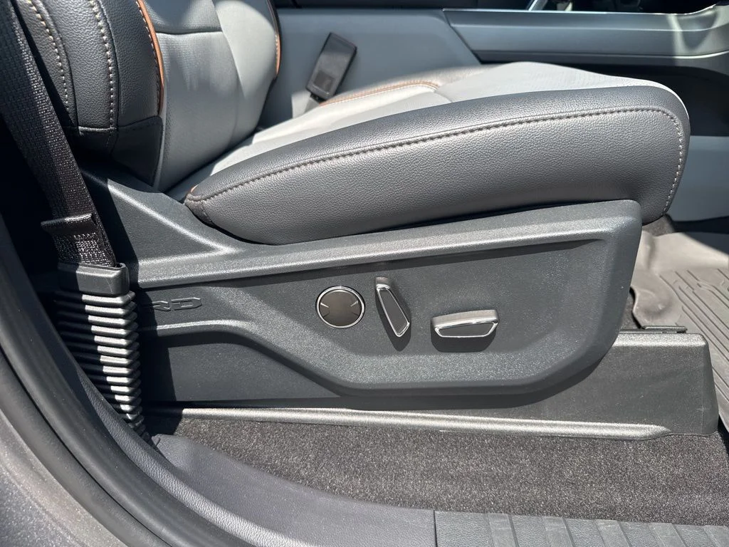 Used 2025 Gray Ford Lariat image 28