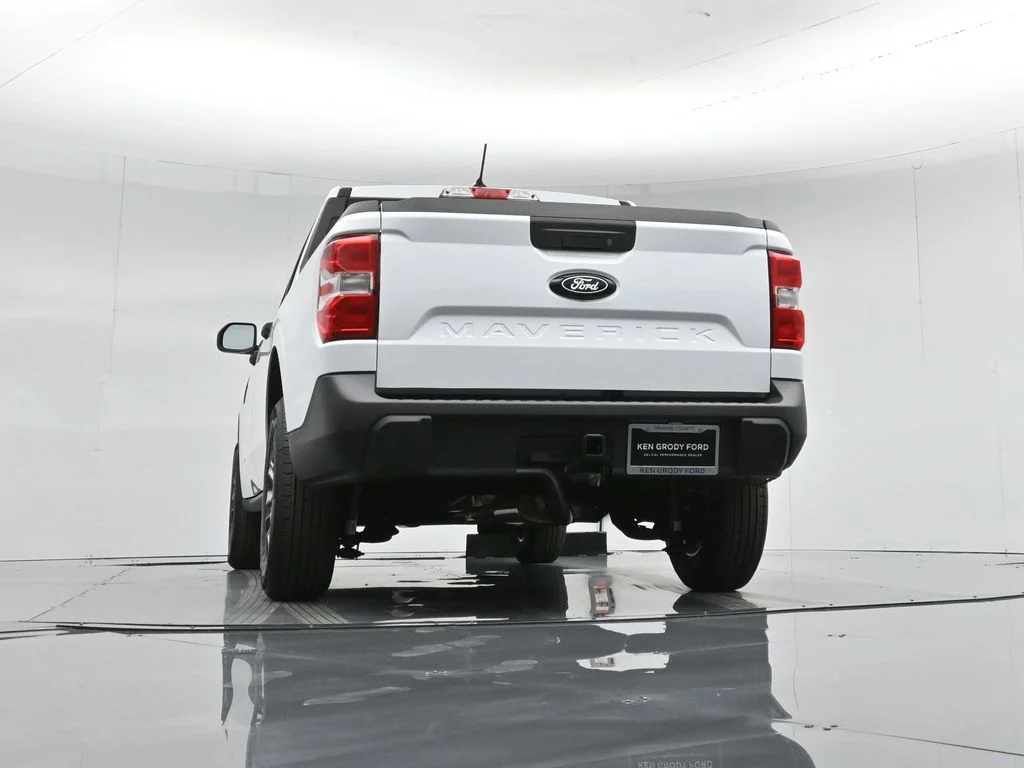 New 2026 Oxford White Ford XLT image 47