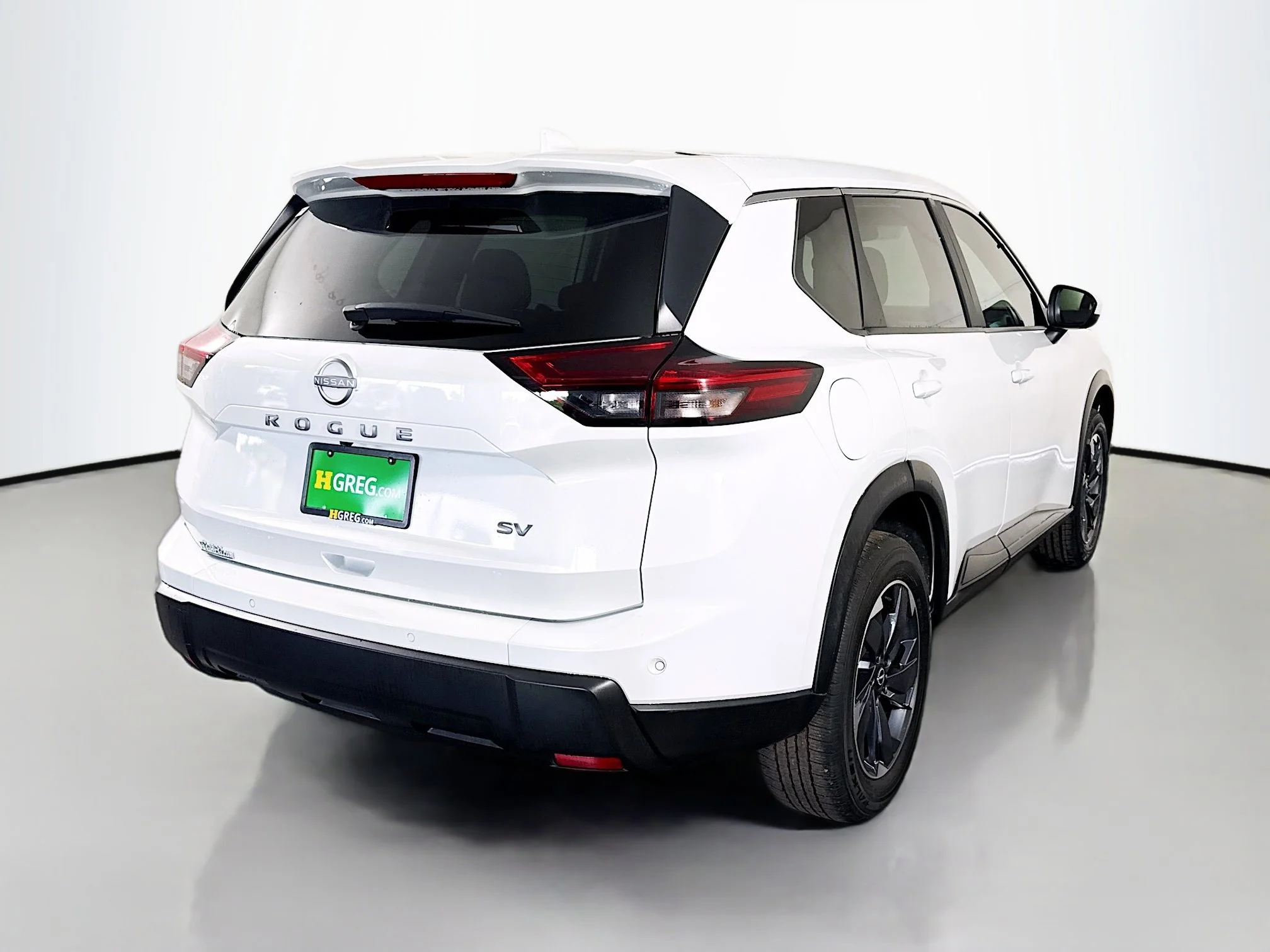 Used 2024 Everest White Pearl Nissan SV image 7