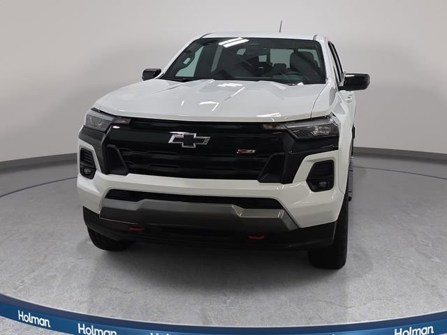Used 2024 White Chevrolet Z71 image 3