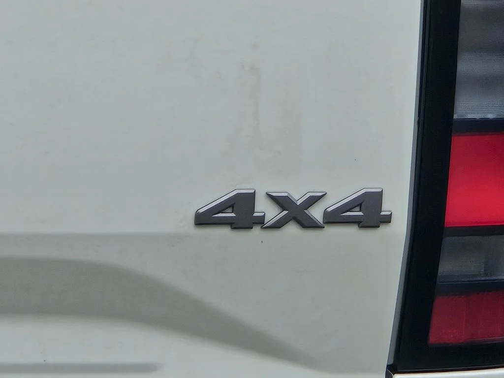 Used 2023 White Nissan S image 5