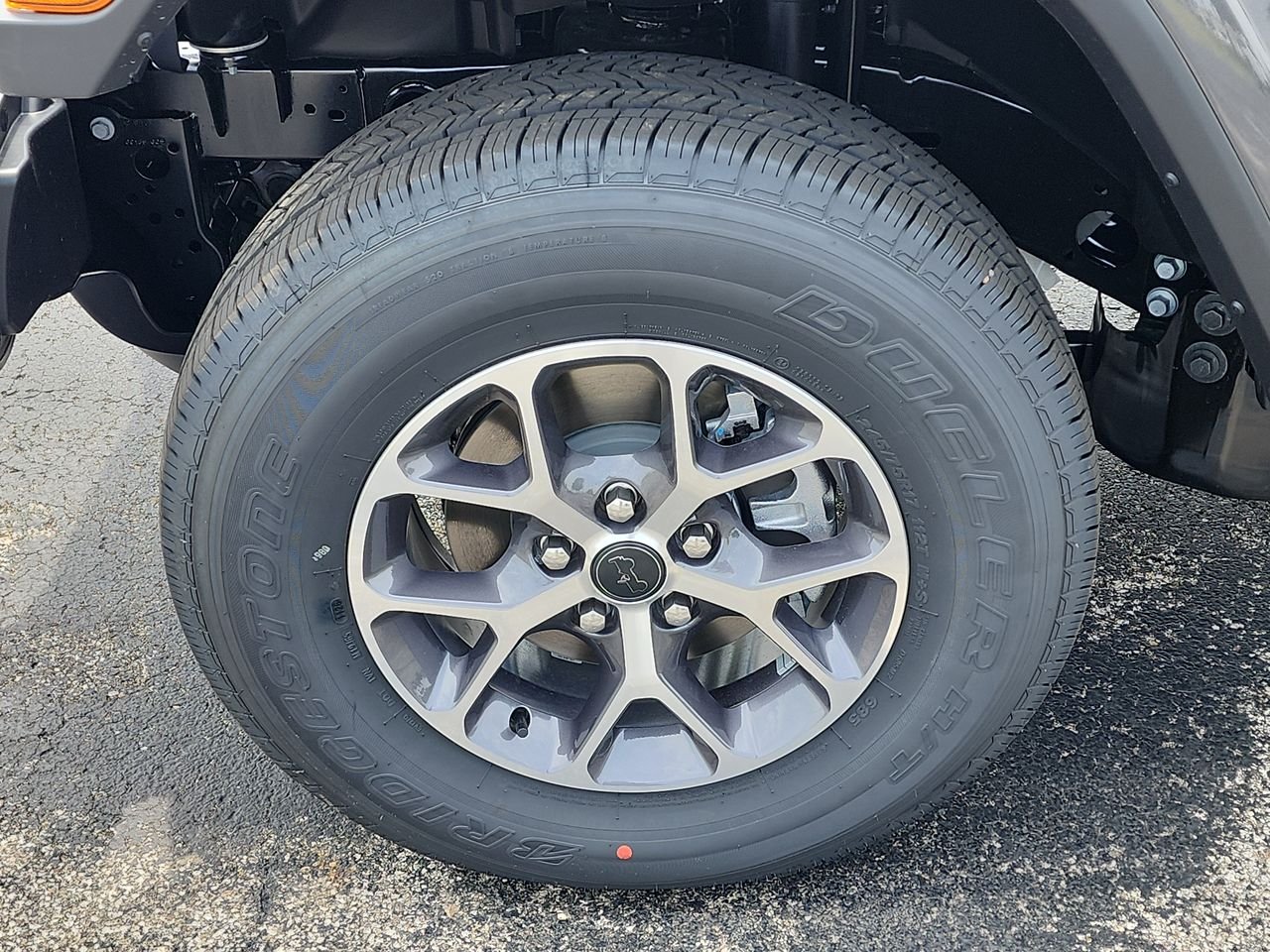 New 2026 Granite Crystal Metallic Clear-Coat Exterior Paint Jeep Sport S image 10