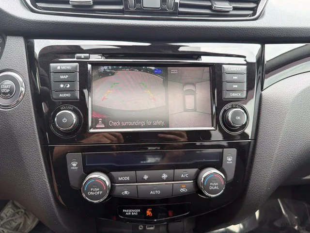 Used 2022 Black Nissan SL image 23