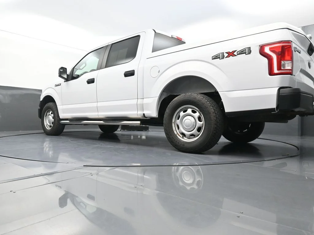 Used 2017 White Ford XL image 25