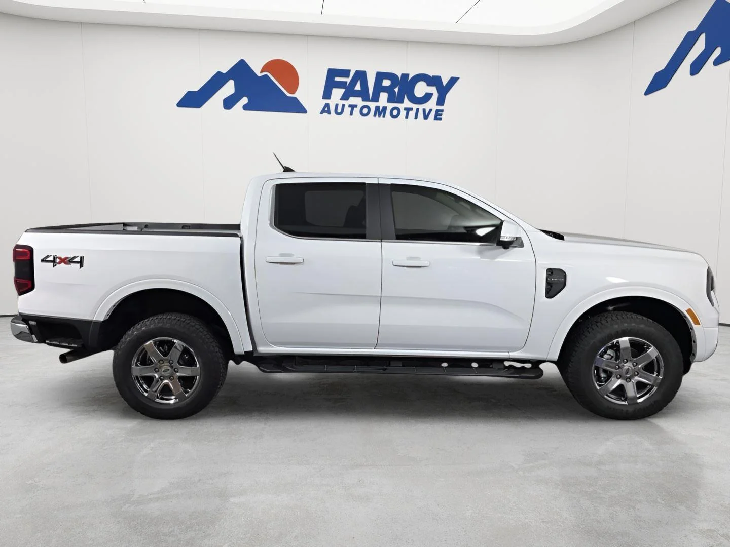 Used 2025 Oxford White Ford LARIAT image 10