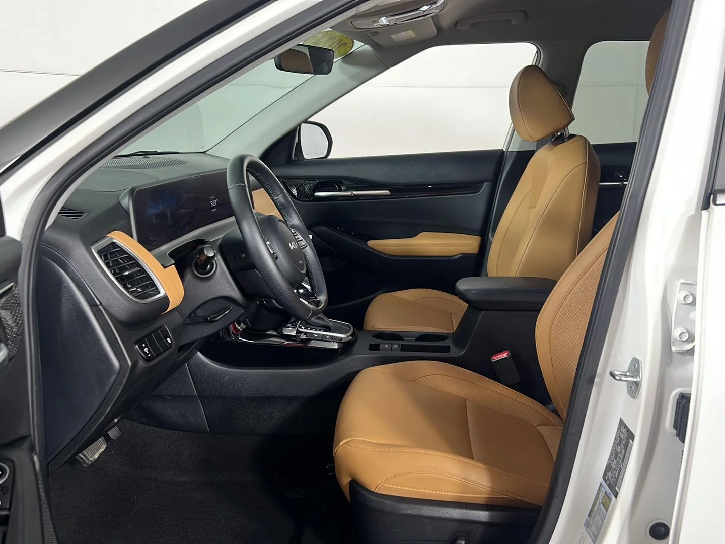 Used 2024  Kia SX image 14