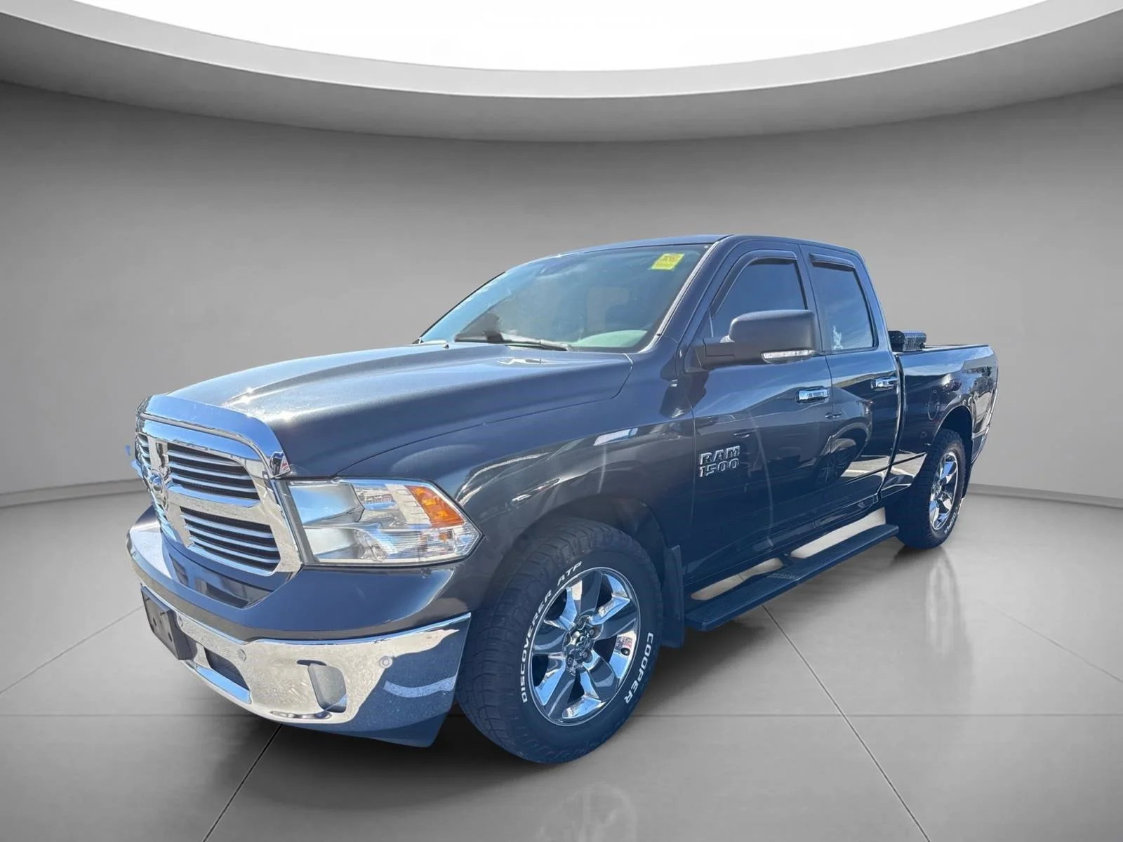 Used 2016  RAM TRUCKS SLT image 2
