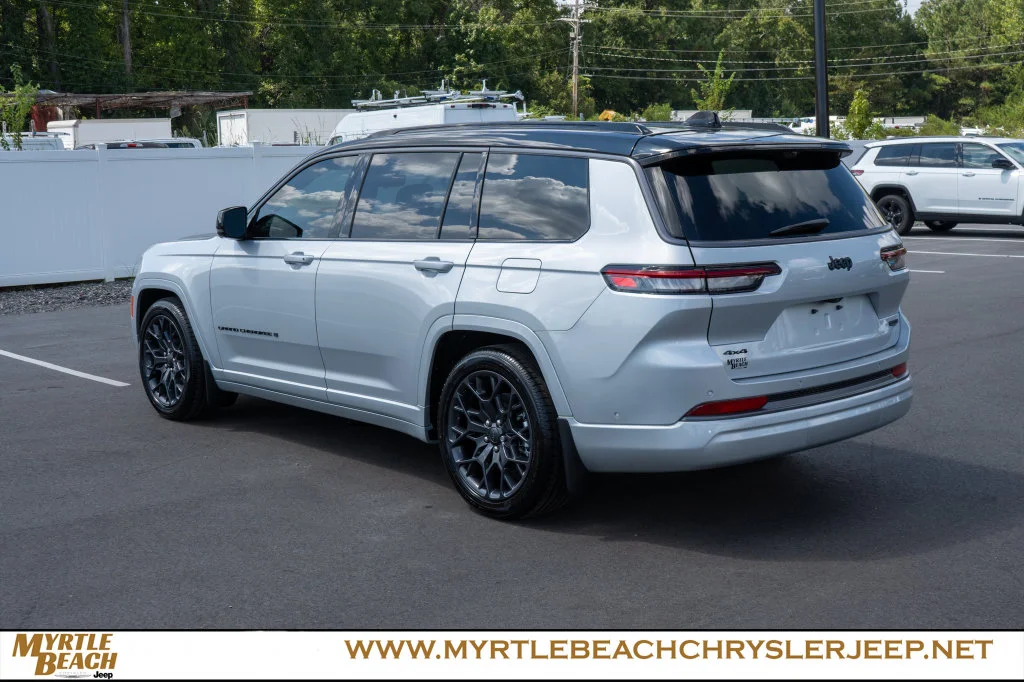 New 2026 Silver Zynith Exterior Paint Jeep Summit image 4