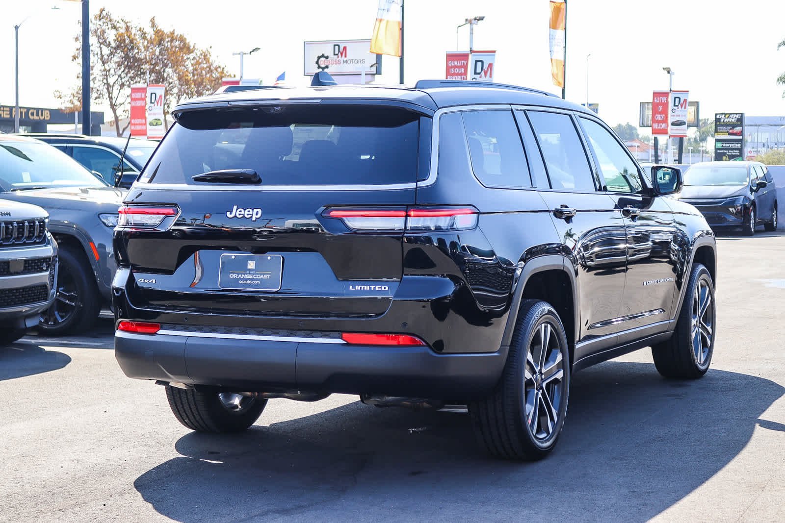 New 2027 High-Gloss Black Paint Jeep Limited image 4