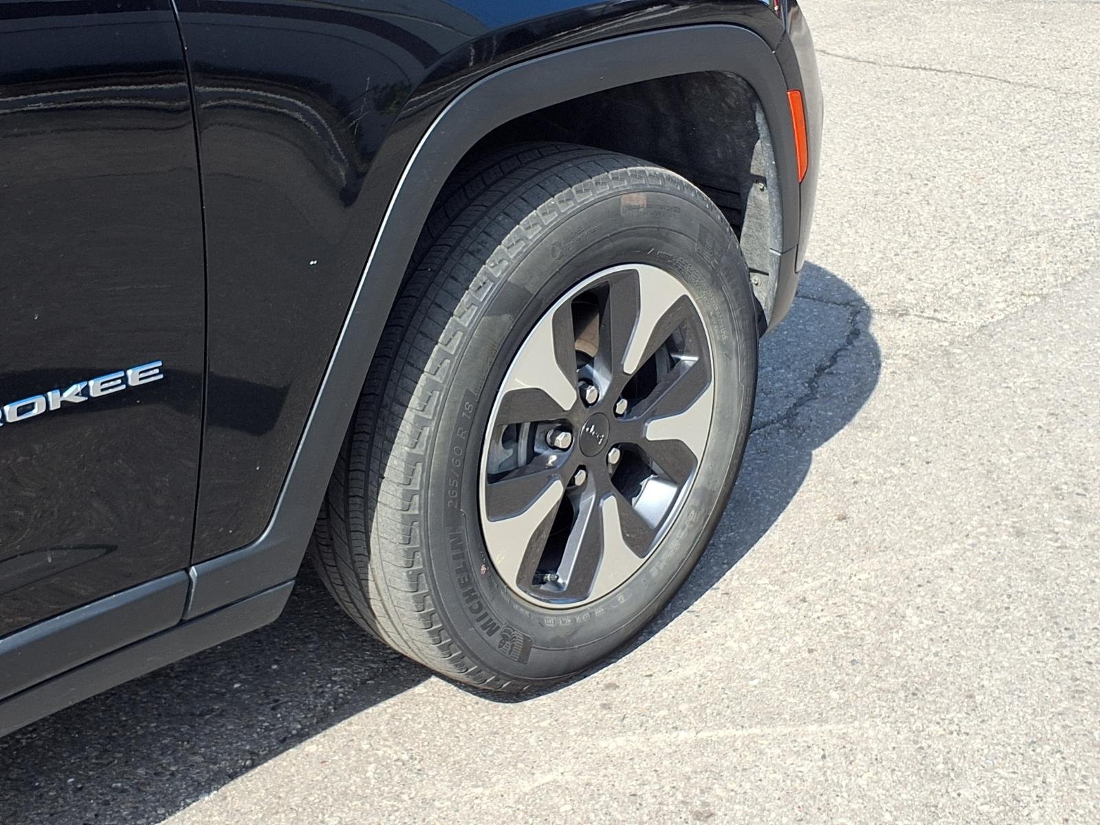 Used 2024 Diamond Black Crystal Pearl Coat Jeep 4xe image 29