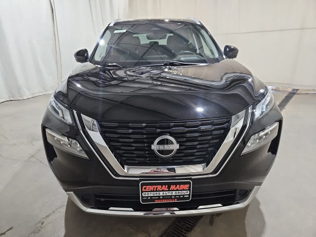 Used 2023 Super Black Nissan Platinum image 9