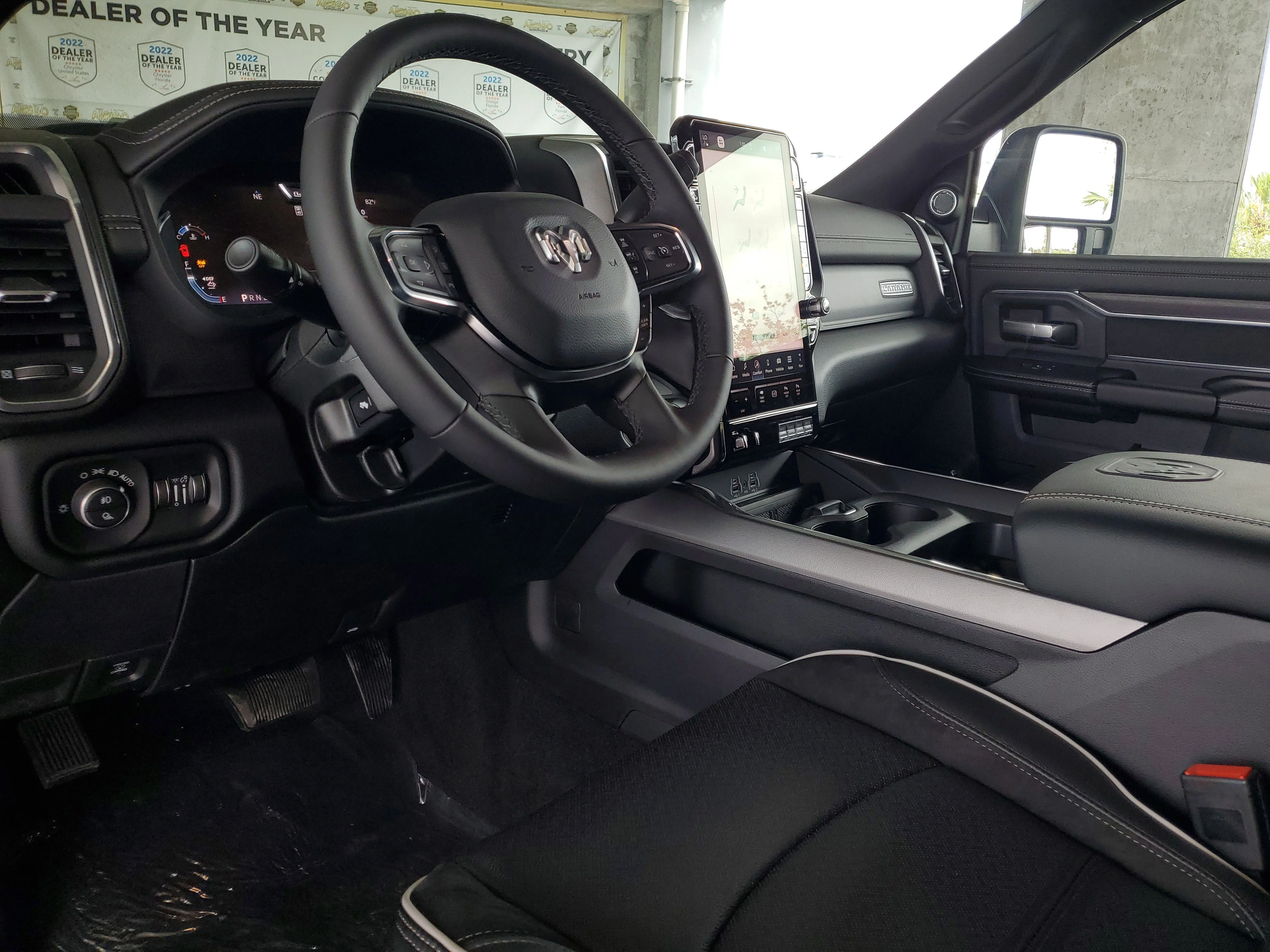 New 2026 Diamond Black Crystal Pearl-Coat Exterior Paint RAM Laramie image 16