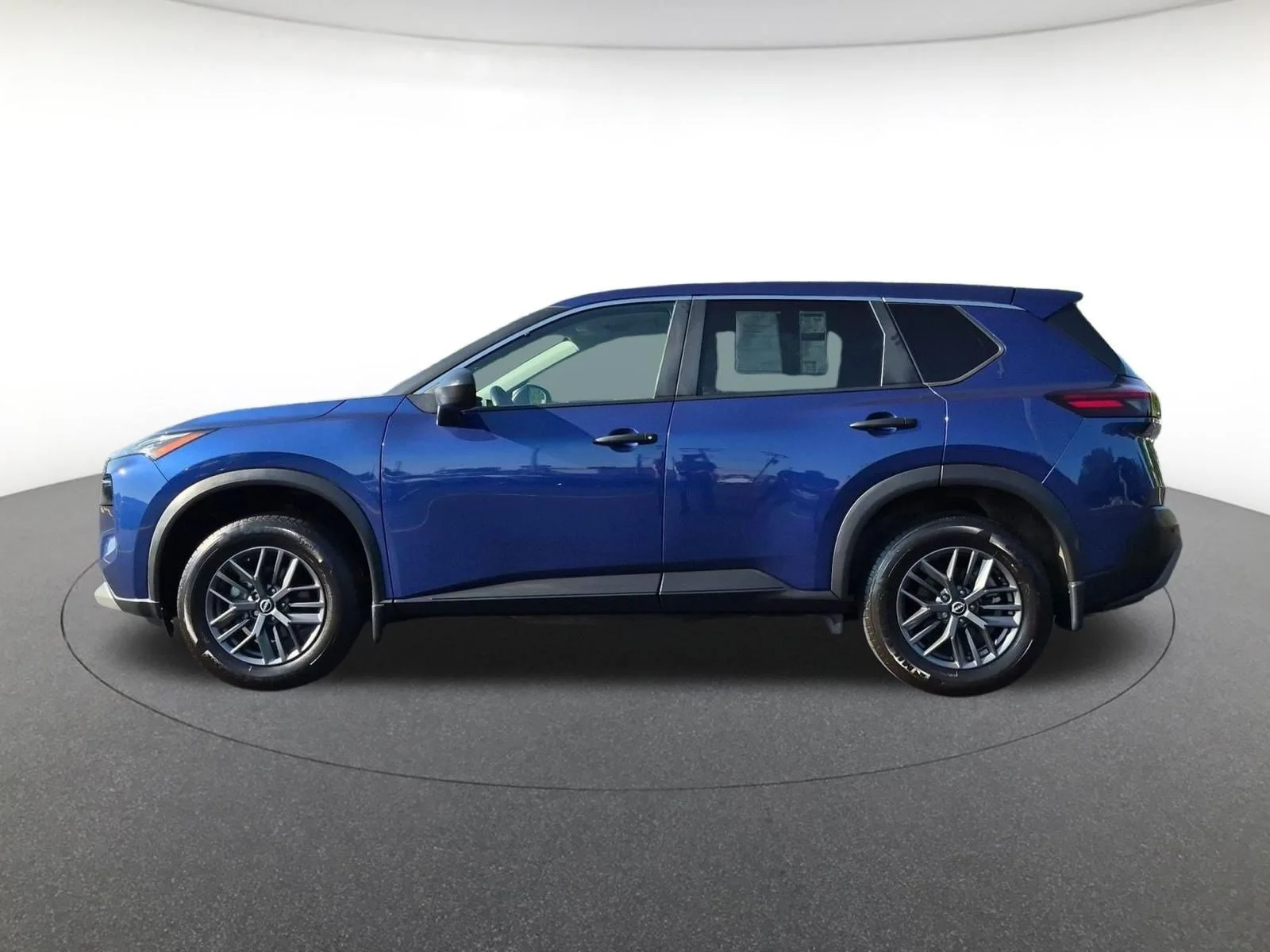 Used 2022 Caspian Blue Metallic Nissan S image 8