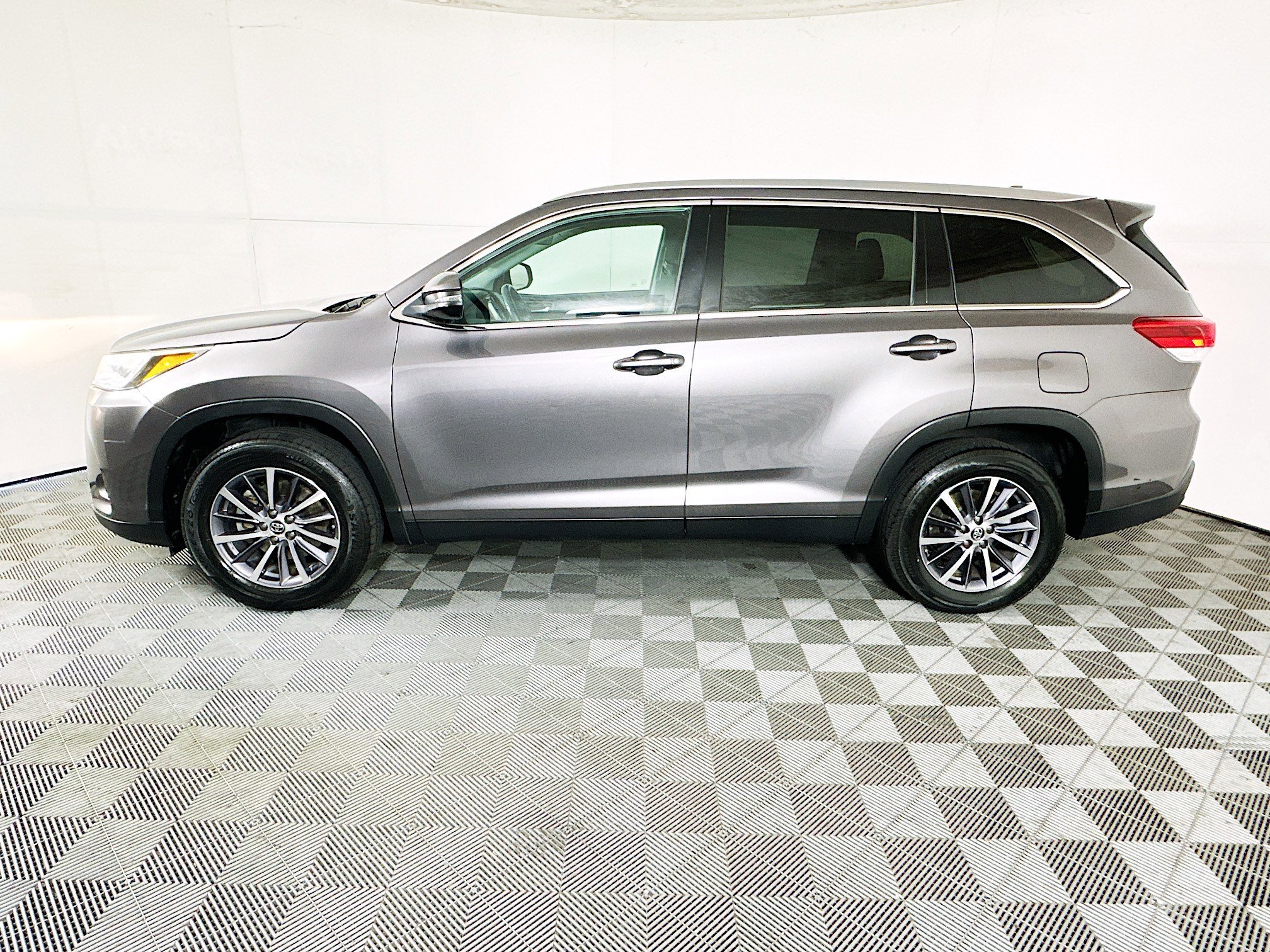 2019 Toyota Highlander thumbnail 8