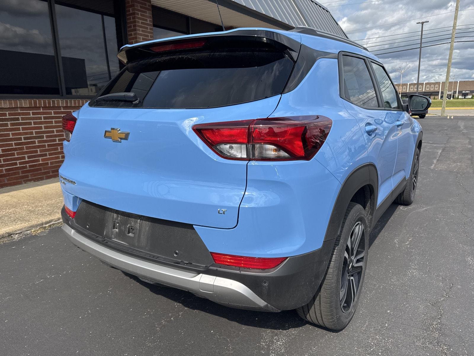Used 2024 Fountain Blue Chevrolet LT image 6