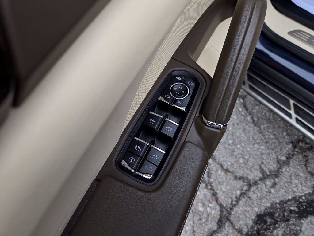 Used 2011 Blue Porsche Turbo image 14