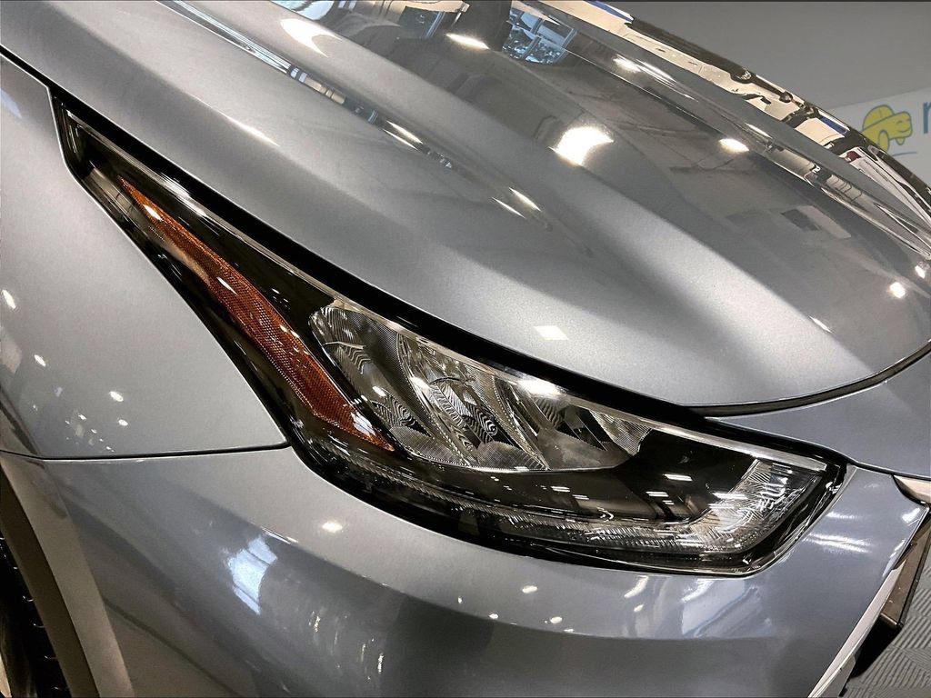 Used 2020 Moon Dust Toyota XLE image 34