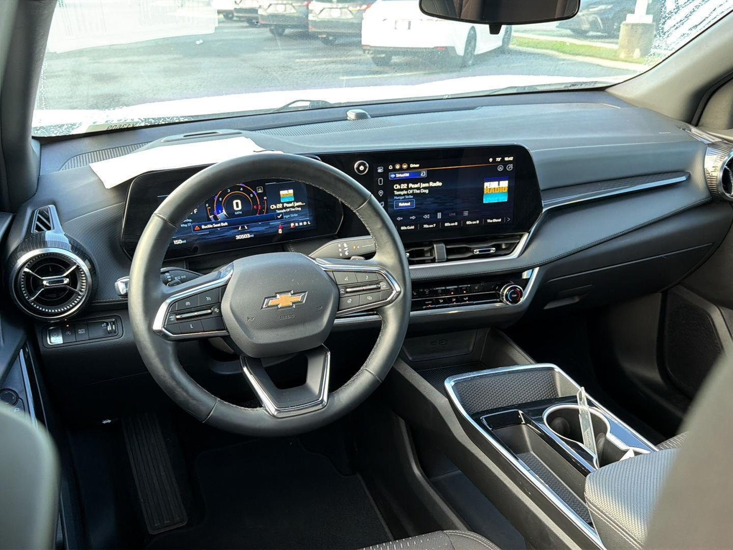 Used 2025 Summit White Chevrolet FWD LT image 18