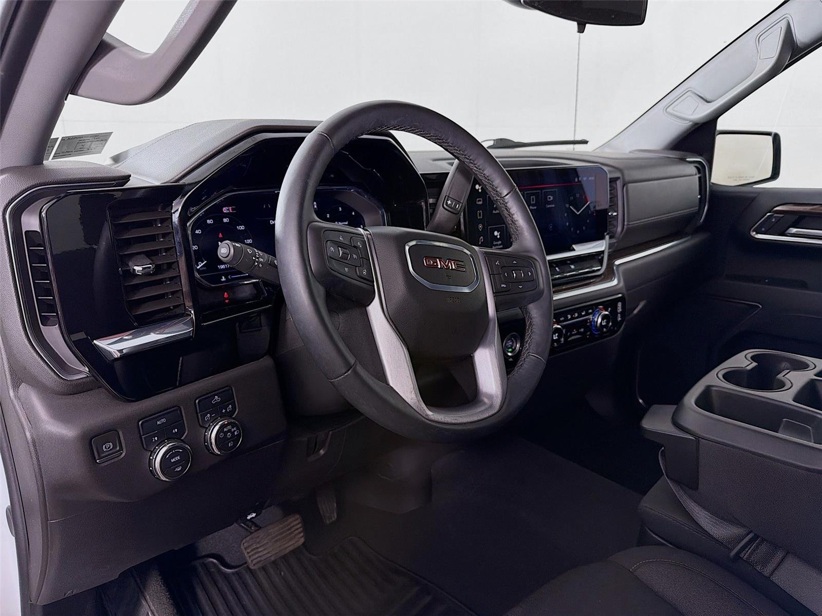 Used 2024 Summit White GMC Elevation image 9