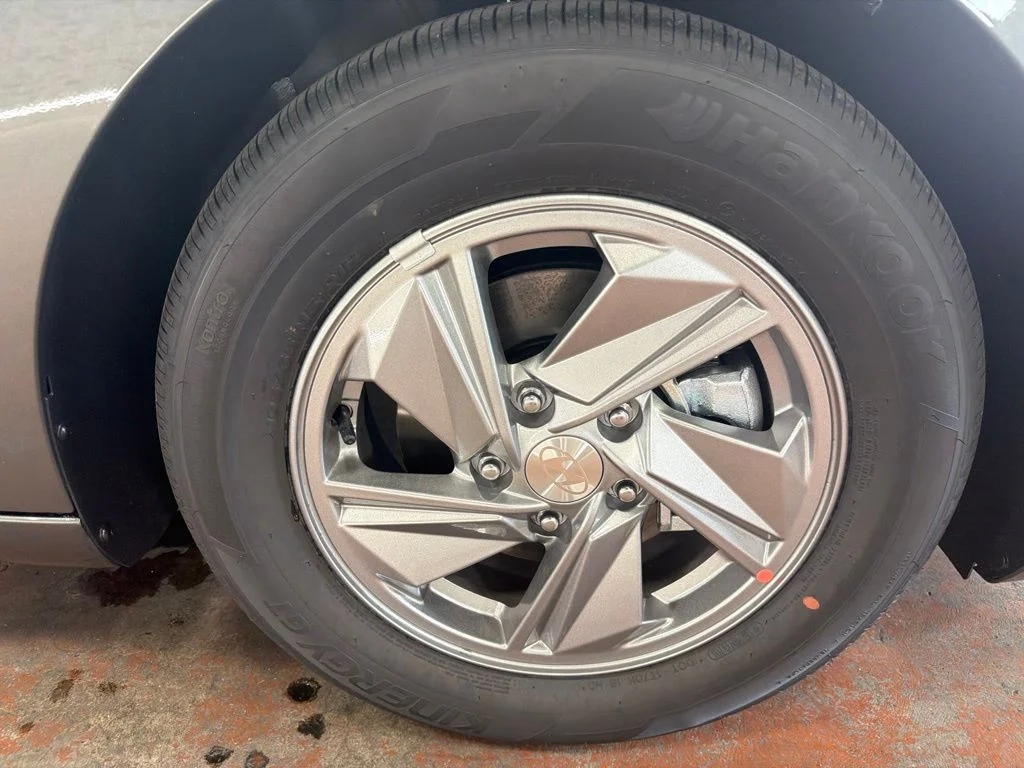 New 2026 Amazon Gray Hyundai SE image 10