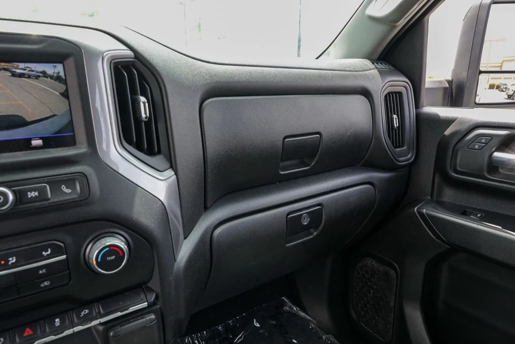 Used 2022 White Chevrolet Custom image 30