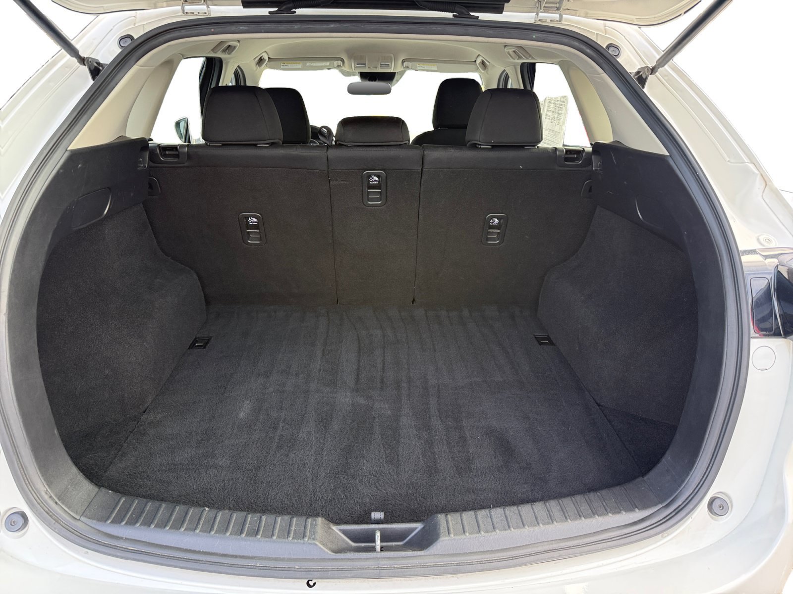 Used 2020 Snowflake White Pearl Mazda Sport image 17