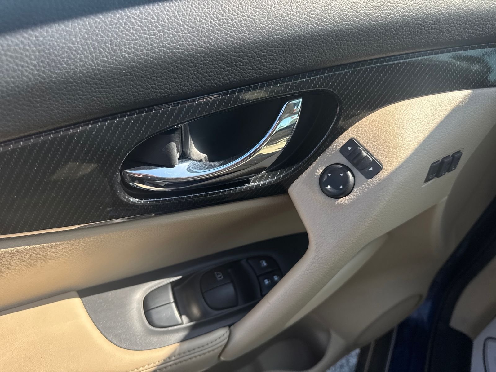 Used 2017 Blue Nissan SL image 23