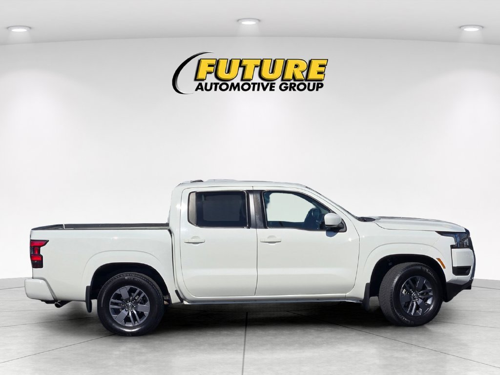 Used 2025 White Nissan SV image 3