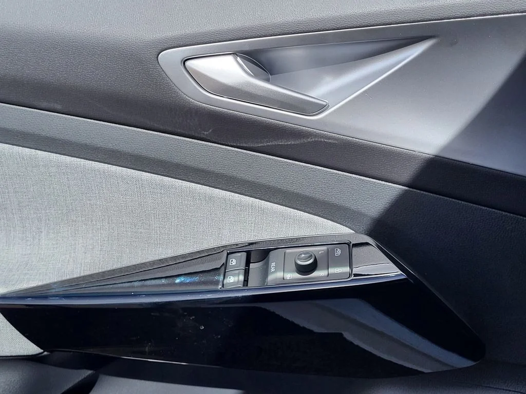 New 2025 Opal White Pearl Volkswagen Pro image 8