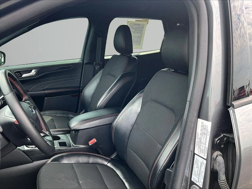 Used 2025 Gray Ford ST-Line Select image 24