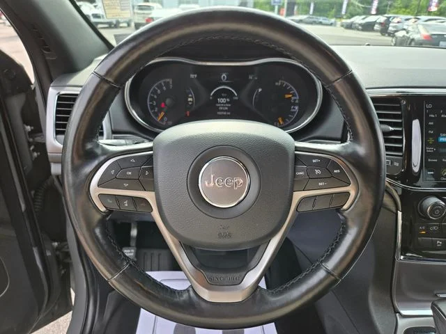 Used 2021 Gray Jeep Laredo image 31